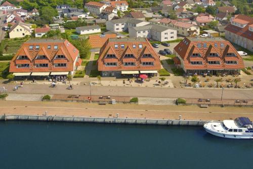 Hafenhäuser Wiek Ferienwohnung 04 — 4-Star Luxury Hotel in Wiek, Germany