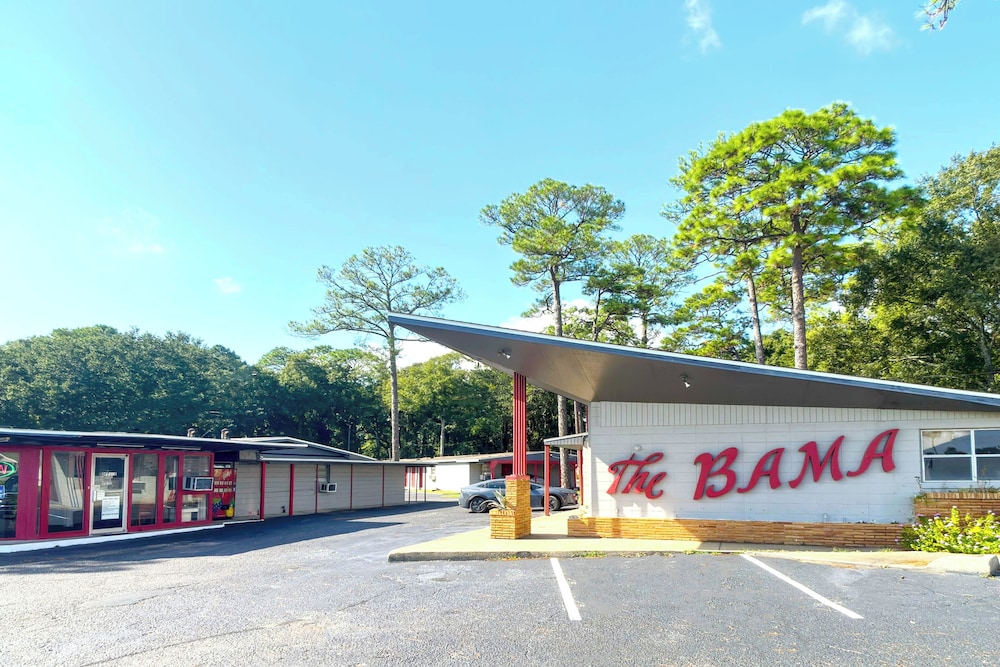 Bama Motel Mobile I 65 & US 90 in Mobile, United States