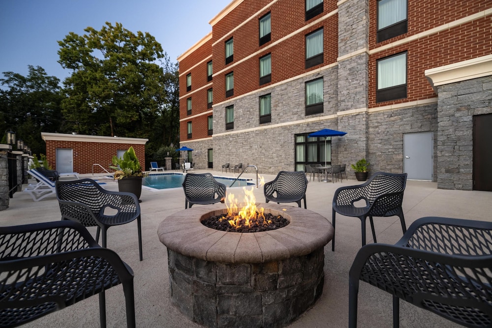 Hampton Inn Lexington Medical Center - photo 24