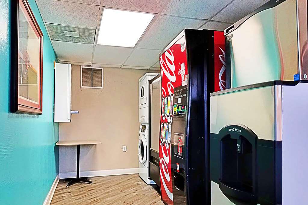 Howard Johnson by Wyndham Houston Hobby Airport - photo 30