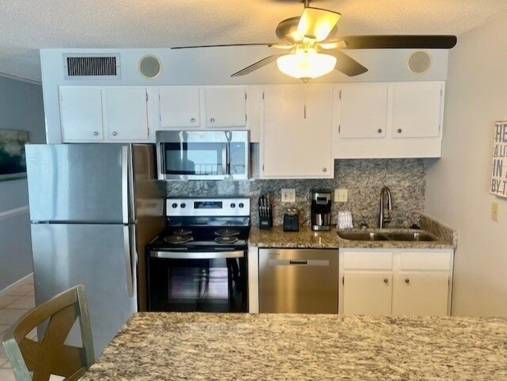 Royal Garden Resort 504 2 Bedroom Condo by RedAwning - photo 8