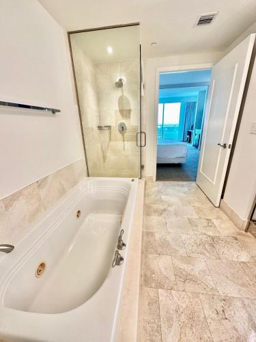 Fontainebleau Miami Beach Tresor - photo 35