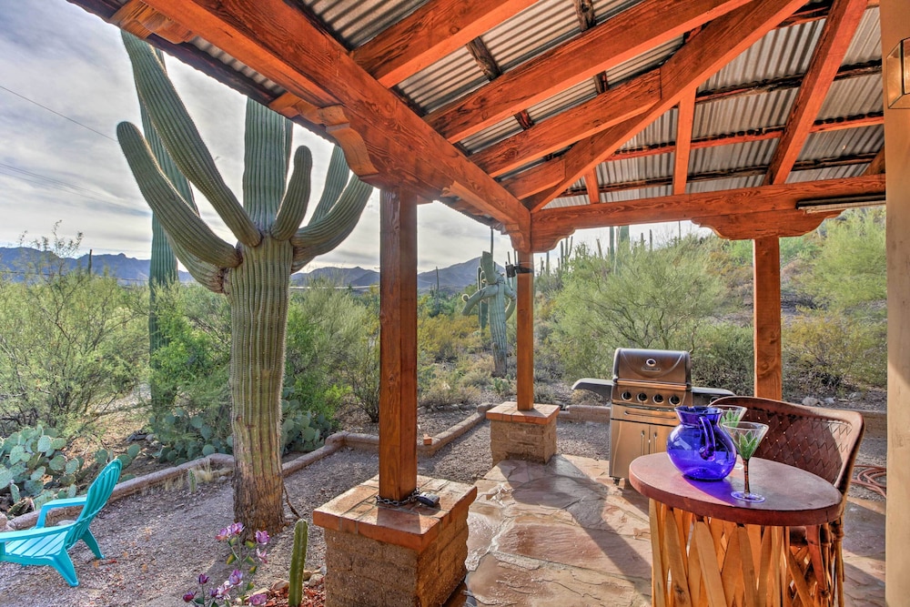 La Roca Tucson Casita with Mtn View on 10 Acres in Tucson, United States