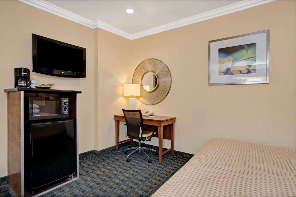 Days Inn by Wyndham San Francisco Lombard - photo 12