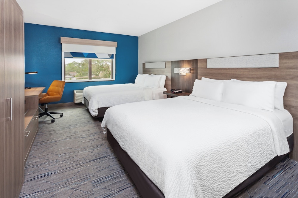 Holiday Inn Express Cleveland Airport Brookpark by IHG - photo 25