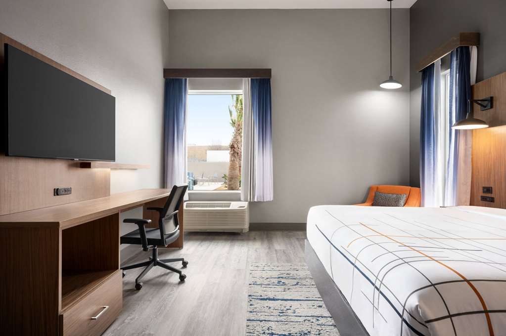La Quinta Inn & Suites by Wyndham Del Rio - photo 40