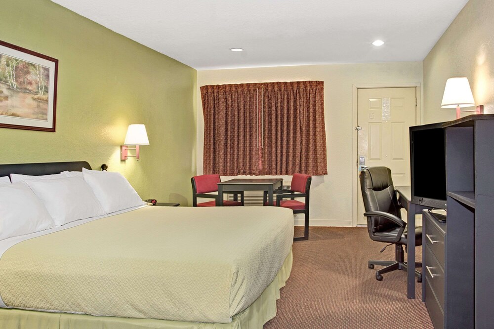Days Inn by Wyndham El Campo TX - photo 8