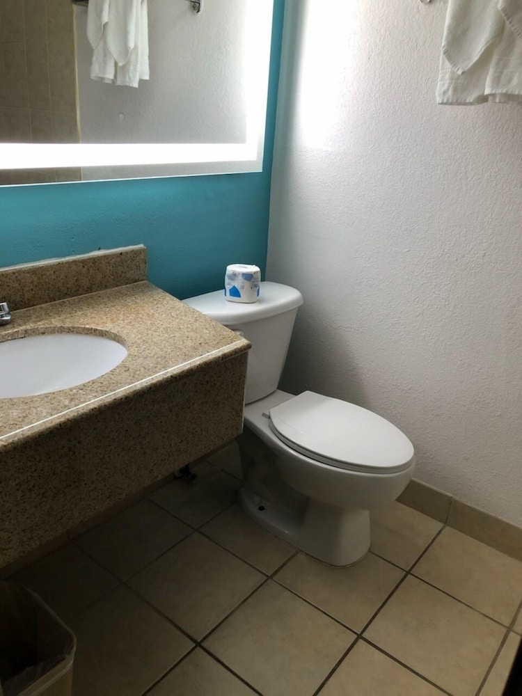 Howard Johnson by Wyndham Winter Haven FL - photo 48