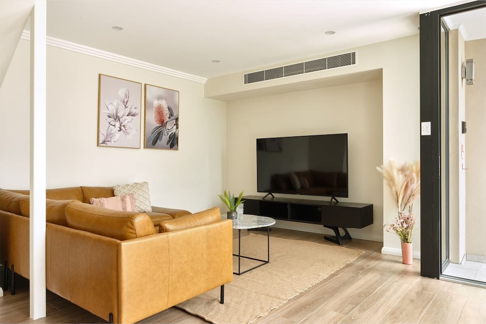 Retreat on Darling Harbour Views 3 Bed — 4-Star Luxury Hotel in Sydney, Australia