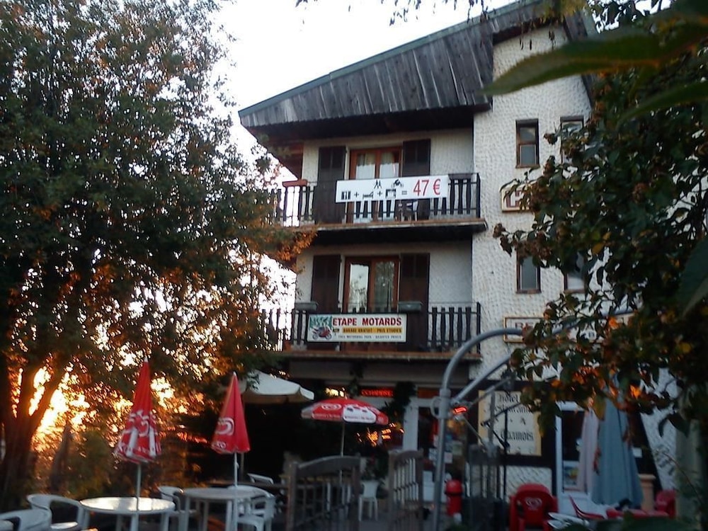 Les Chamois - carbon neutral hotel in Tende