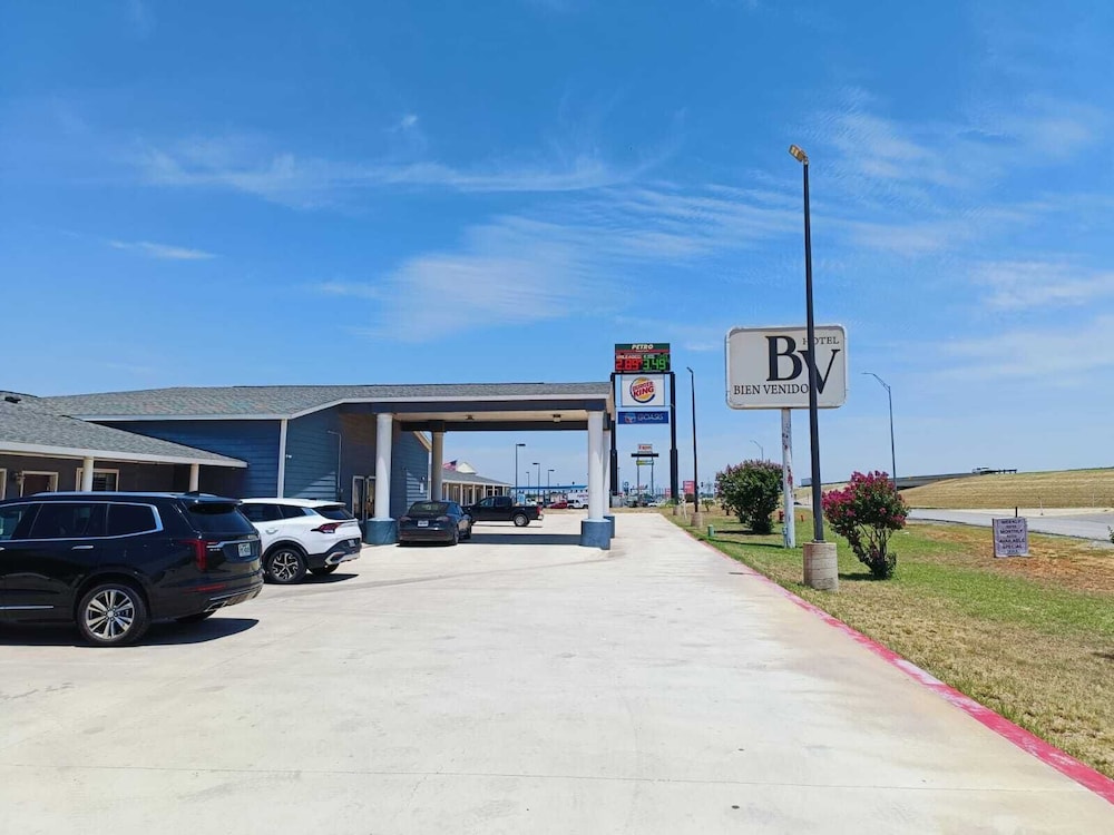 Hotel O Bien Venido Pearsall I 35 - photo 33