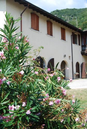 Agriturismo Cascina Bissiniga — 4-Star Luxury Hotel in Salo, Italy