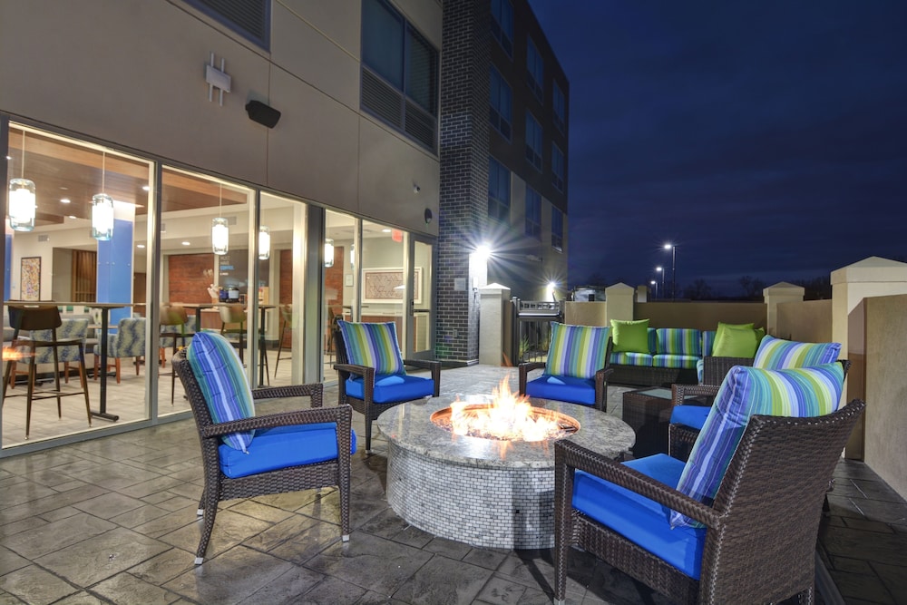 Holiday Inn Express & Suites Greenville Taylors by IHG - photo 43