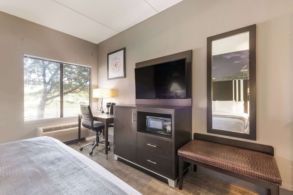 Clarion Pointe Greensboro Airport - photo 15