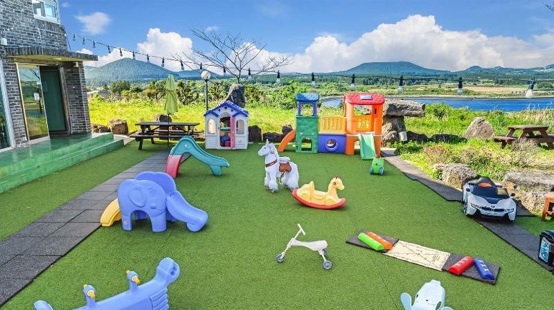 Seogwipo Sangsangnamu Kiz Pension — 4-Star Luxury Hotel in Jeju City, South Korea
