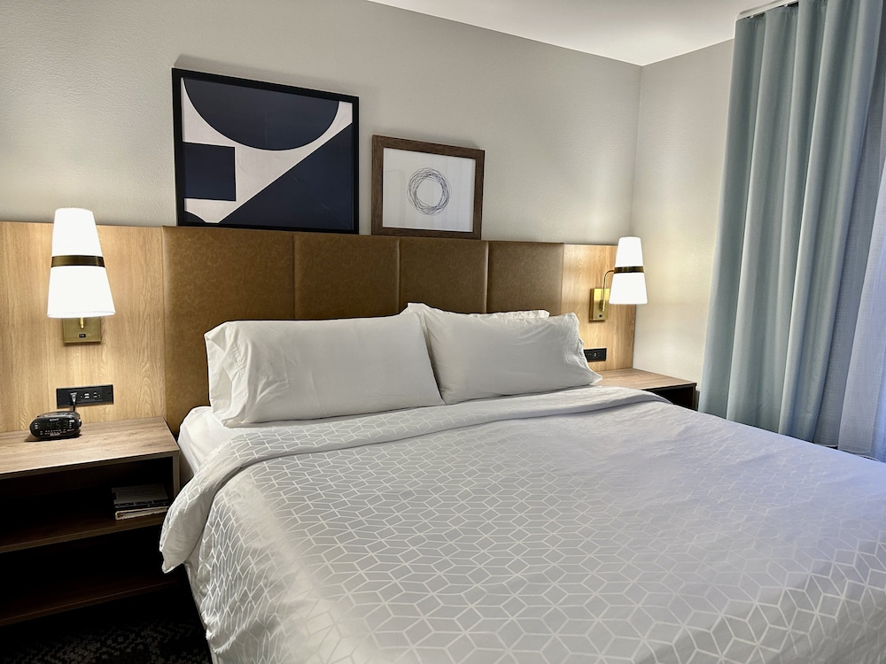 Staybridge Suites Milwaukee West Oconomowoc by IHG - photo 49