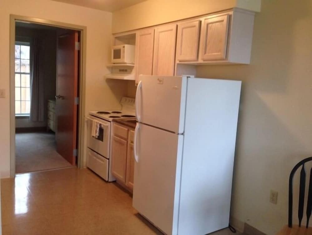 All Suites Inn Budget Host - photo 3