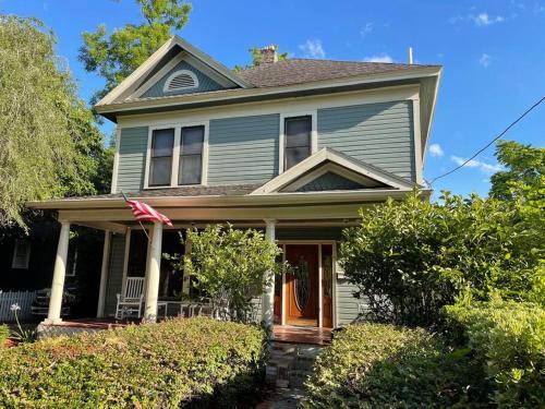 Tuscawilla A Apt in historic downtown two bed two bath — 4-Star Luxury Hotel in Ocala, United States