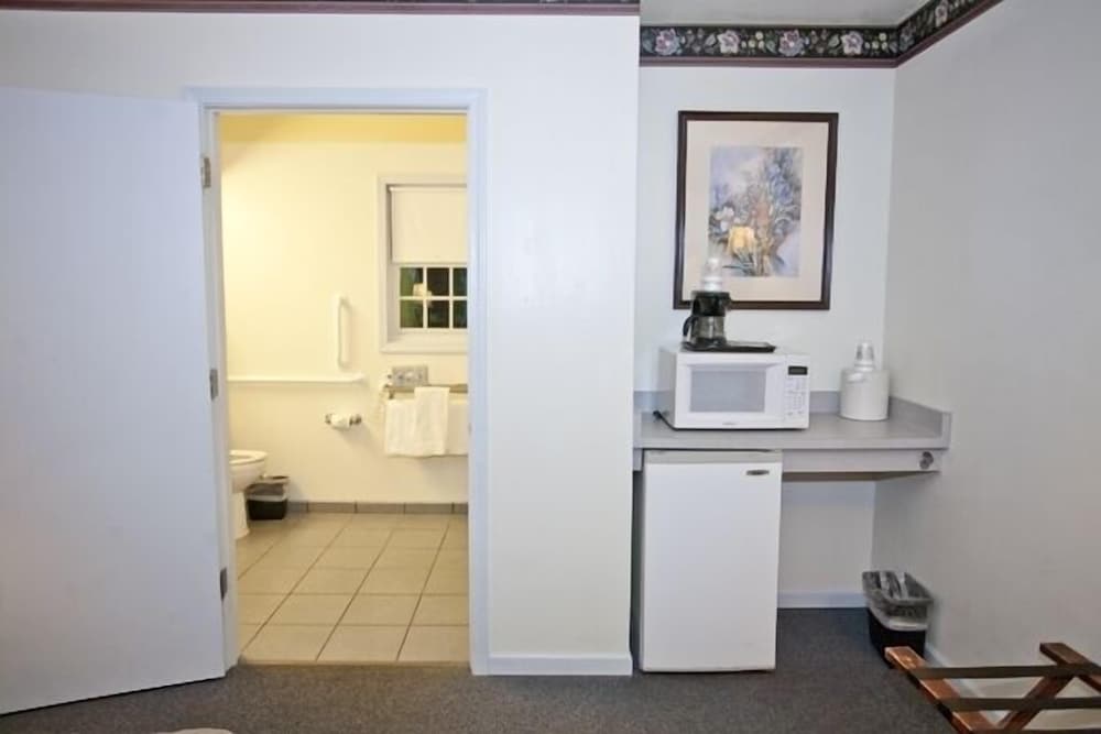 Chalet Motel Mequon - photo 14