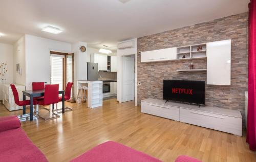 Trilocale moderno Roma Sud Aeroporti e Campus — 4-Star Luxury Hotel in Rome, Italy