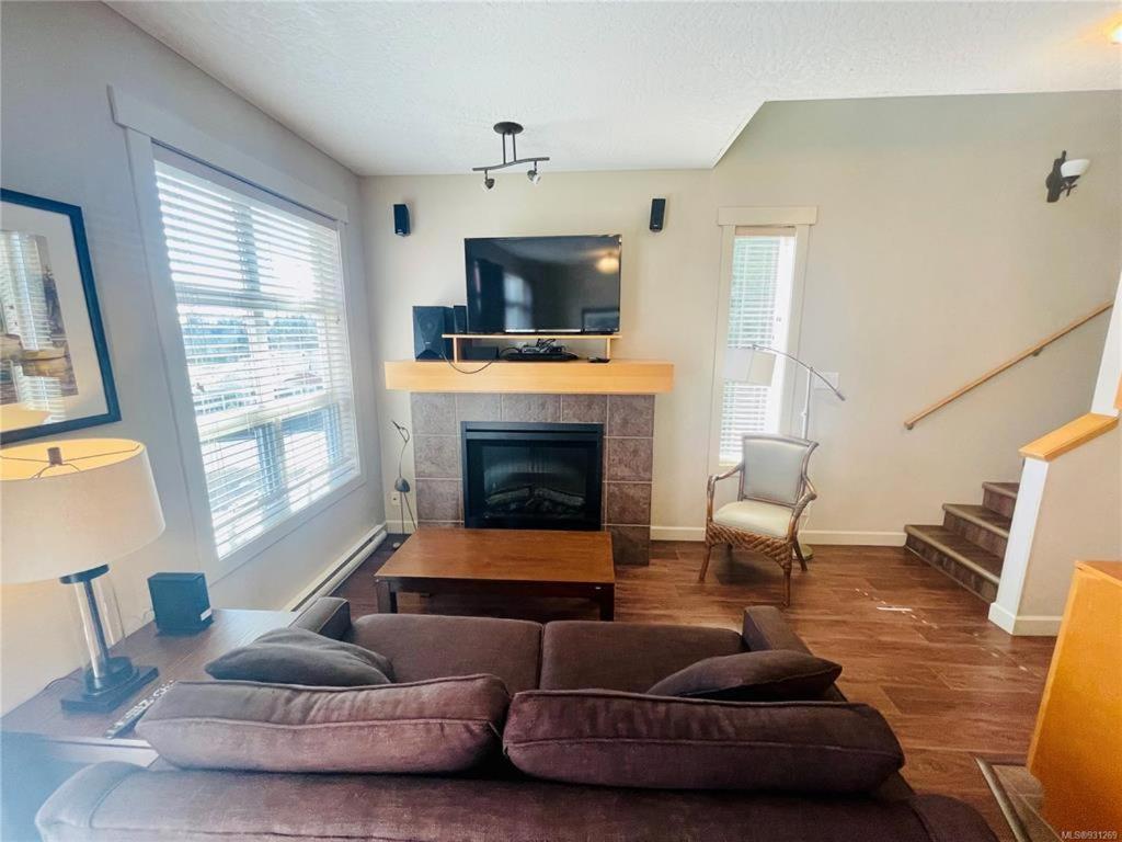 Sheringham Townhouse Pet Friendly Sooke Rental — 4-Star Luxury Hotel in Sooke, Canada