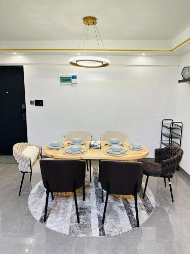 Executive Three Bedroom Apartment With Servant Quarter Gym Children Play Area Rooftop Football Pitch Coffee House Restaurants Garden And Amazing Scenic Views In Kileleshwa — 4-Star Luxury Hotel in Nairobi, Kenya