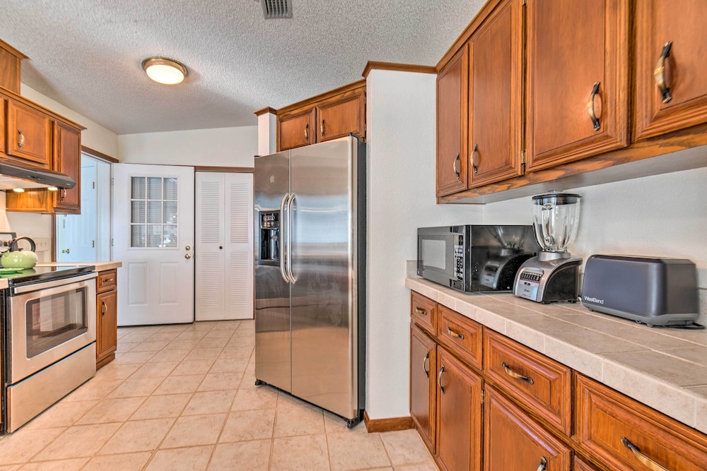 Lovely Lady Lake Home with Resort Amenities and Lanai - photo 8