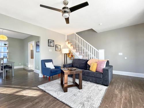 2BR Family Charmer Duplex near Drake in Des Moines, United States