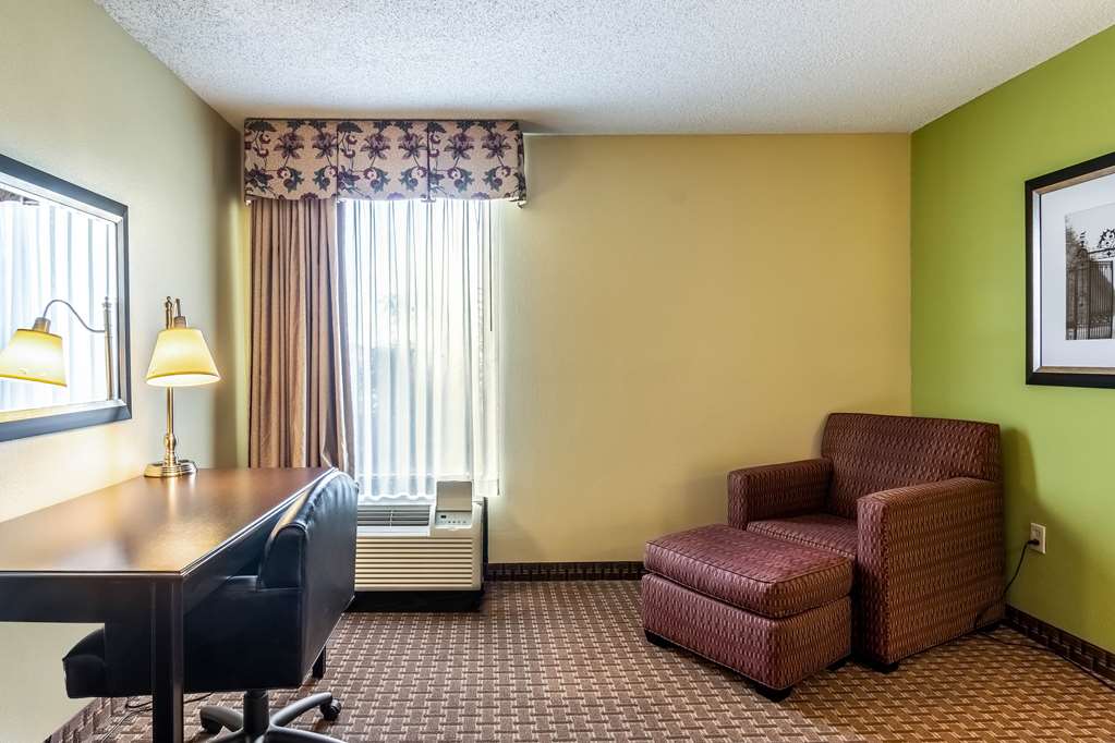 Wingate by Wyndham Conway AR - photo 9