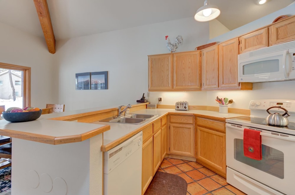 Awbrey Lane #7 by Village Properties at Sunriver - photo 9