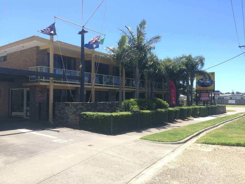Abel Tasman Motor Lodge & Apartments — 4-Star Luxury Hotel in Lakes Entrance, Australia