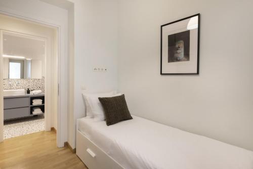Versi2 Stylish 1BR pays homage to timeless charm — 4-Star Luxury Hotel in Athens, Greece