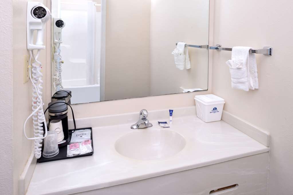 Americas Best Value Inn Sullivan - photo 9