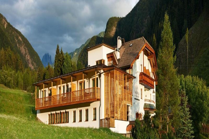 Alpin Stile Hotel in Laion, Italy