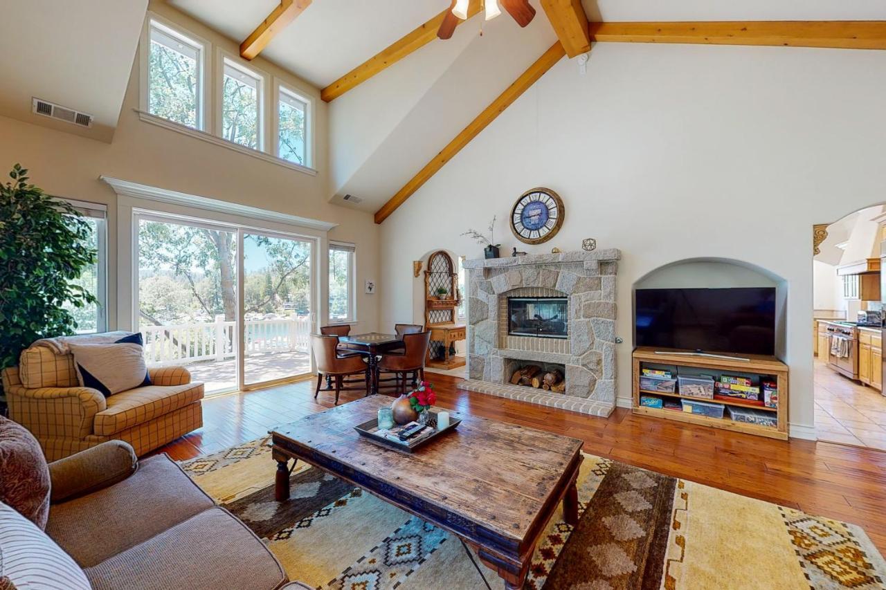 Bayfront Beauty - last minute hotel in Lake Arrowhead