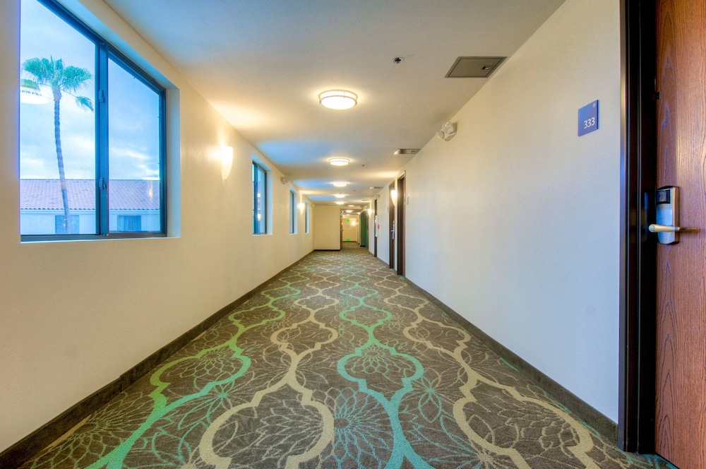 Holiday Inn Express Hotel & Suites Carlsbad Beach by IHG - photo 31