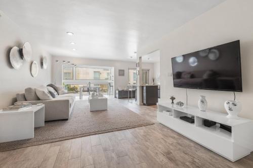 Beachfront Oasis 30 Night Minimum — 4-Star Luxury Hotel in San Diego, United States