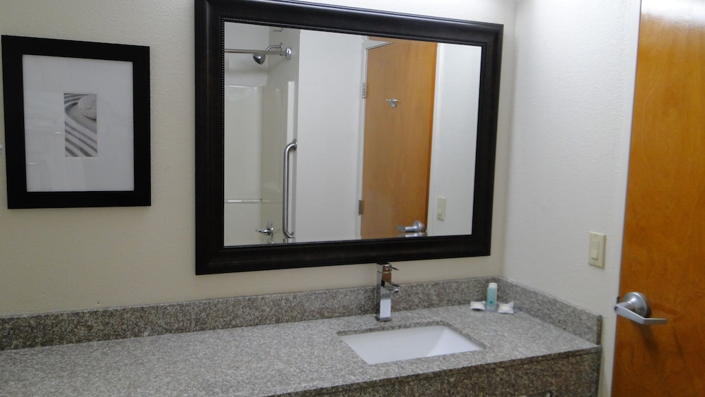 Quality Inn Clinton Knoxville North - photo 14