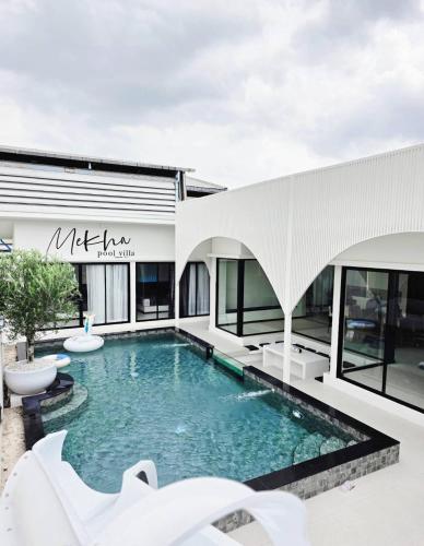 Skyline Resort - carbon neutral hotel in Samut Prakan