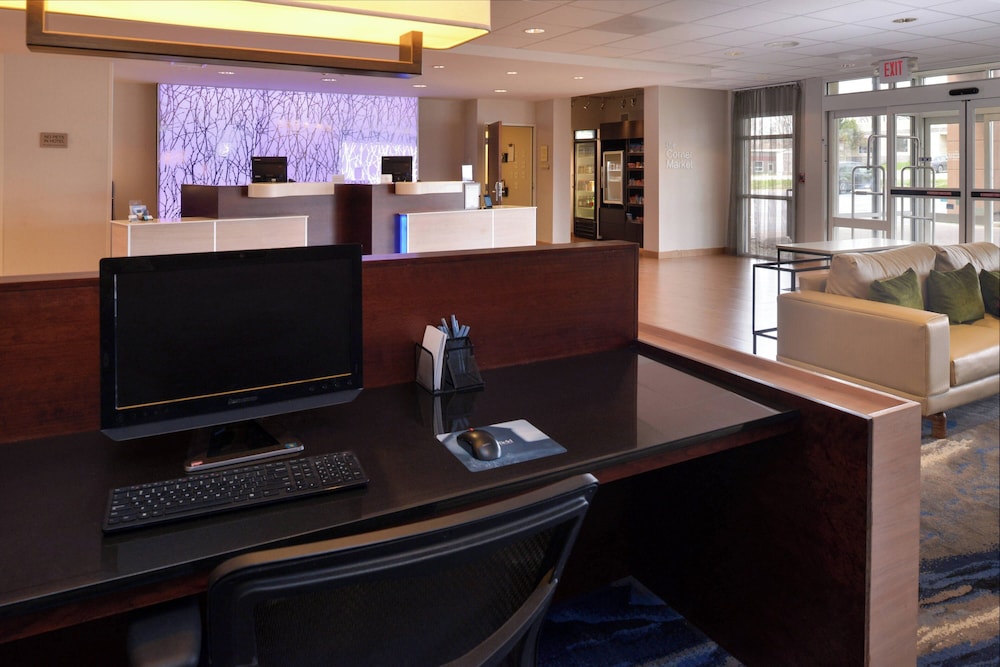 Fairfield Inn & Suites Cedar Rapids - photo 42