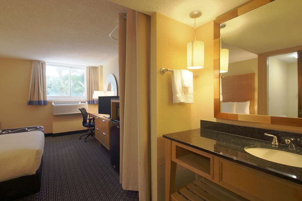 La Quinta Inn Suites By Wyndham Deerfield Beach I 95 — Deerfield Beach