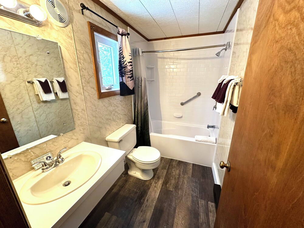 White Mountain Motel And Cottages - photo 41