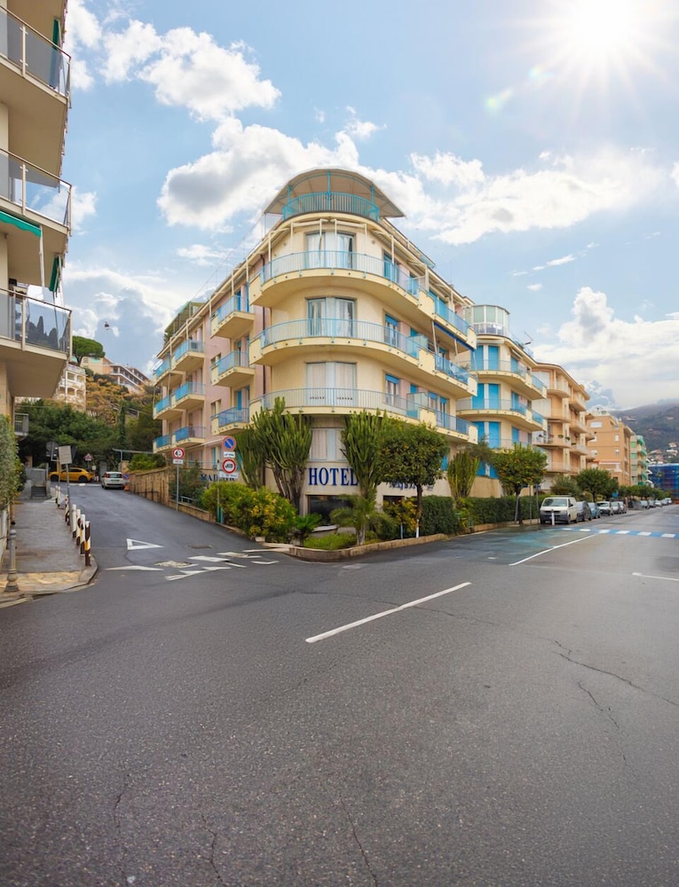 LVG Hotel Collection Majestic — 4-Star Luxury Hotel in Alassio, Italy