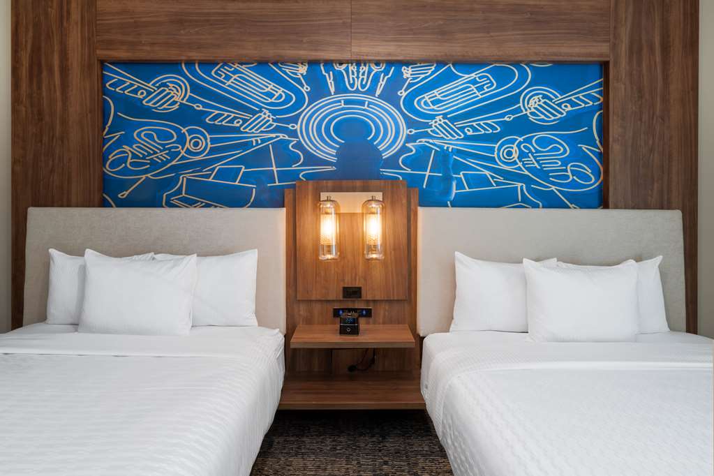 La Quinta Inn & Suites by Wyndham Nashville Downtown Stadium - photo 23