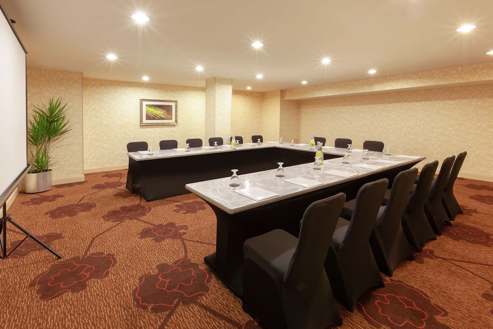 Hilton Garden Inn Pittsburgh University Place - photo 35