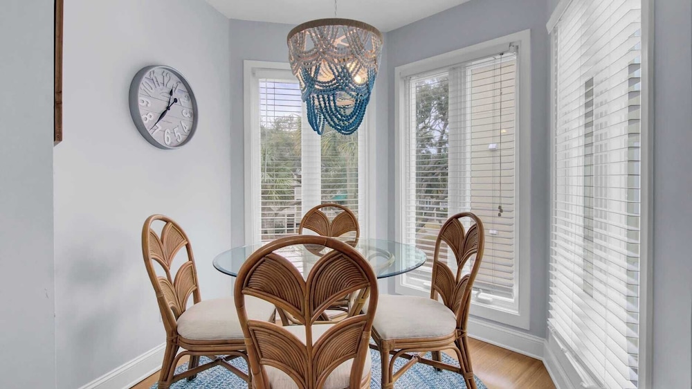 204 B Port O Call by AvantStay Beachfront Condo — 4-Star Luxury Hotel in Isle Of Palms, United States