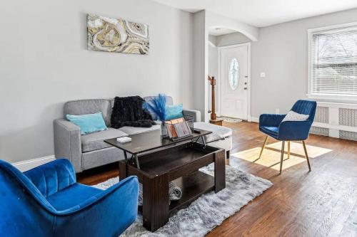 Feel Good Home Kingbed Free parking Backyard — 4-Star Luxury Hotel in Hyattsville, United States