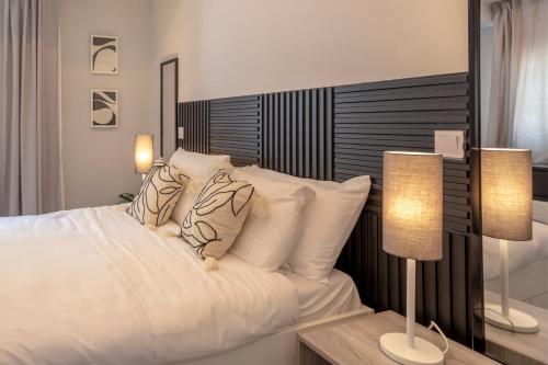 Family Friendly Villa with Private Pool & Rooftop Oasis — 4-Star Luxury Hotel in Alvor, Portugal