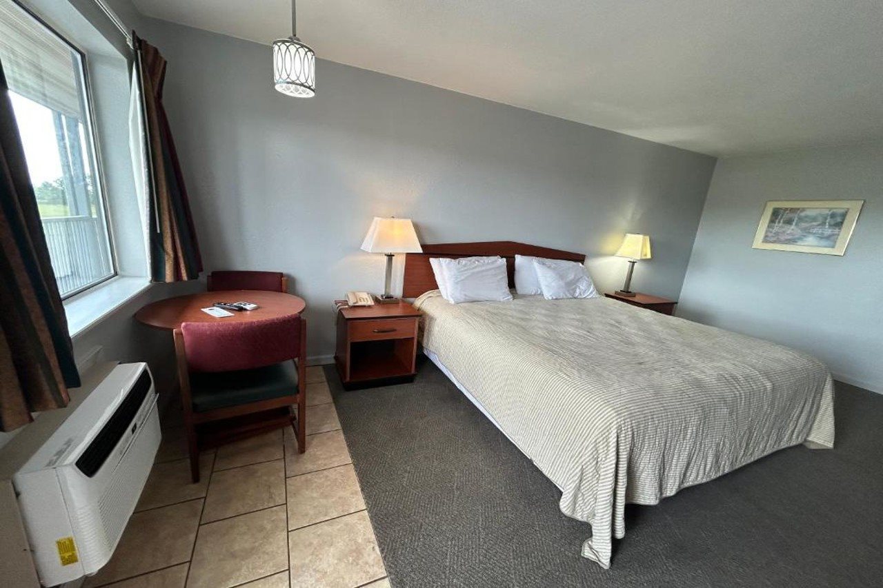 Aurora Inn Motel - photo 13