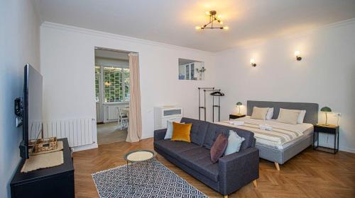Elegant 1BR Vake Apt for 3 By Wehost — 4-Star Luxury Hotel in Tbilisi, Georgia